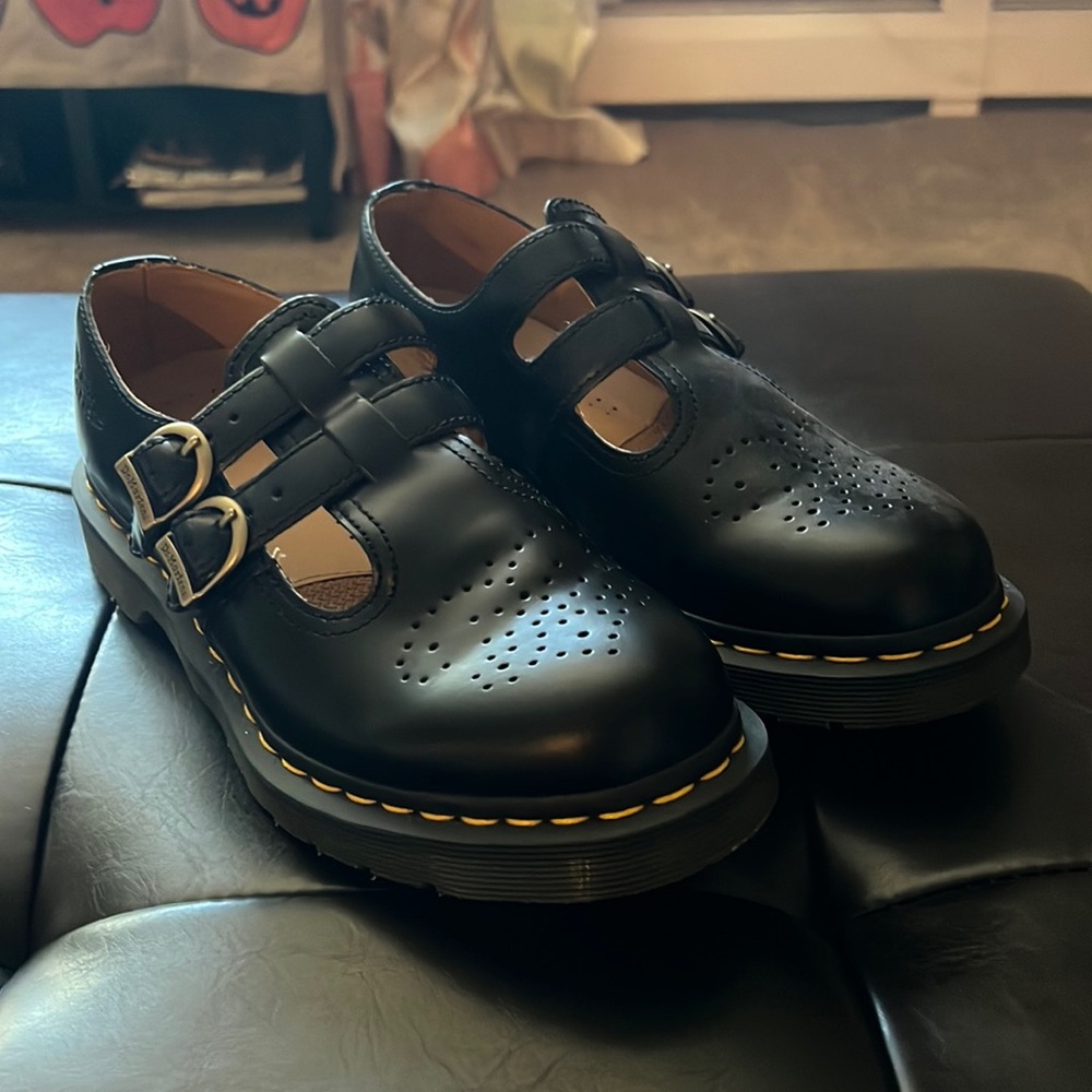 Dr. Martens 8065 Smooth Leather Mary Jane Shoes Size 8 Like New Worn Once